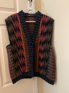 Textured Multicolor Zigzag Knit Vest with Rich Navy Trim